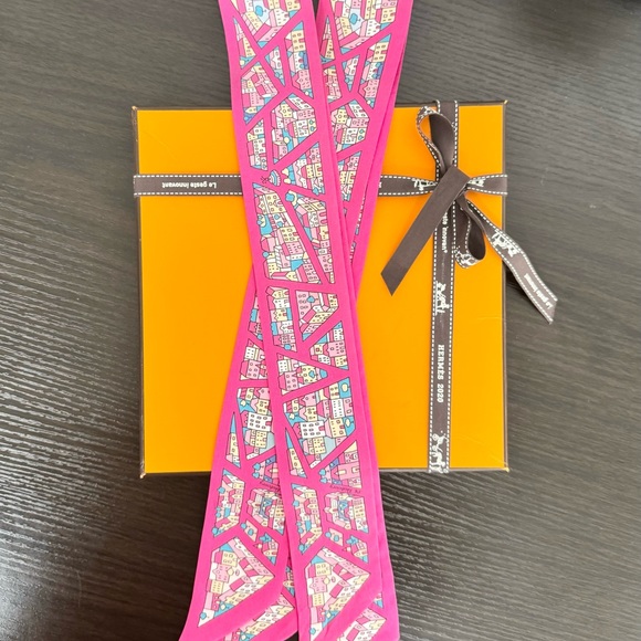 ❌SOLD❌HERMES Rive Droite Rive Gauche Silk Twilly Bandeau Set - Rose - Picture 2 of 7